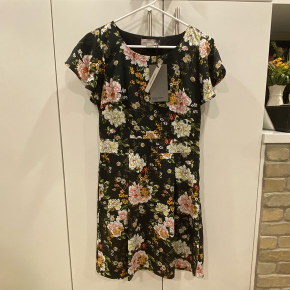 NWT Vero Moda Mini Floral Dress - Picture 2 of 5